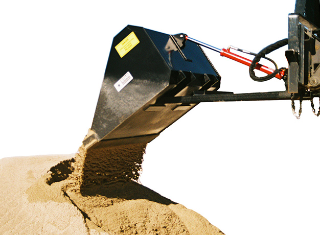 Hydraulic bucket dumping sand